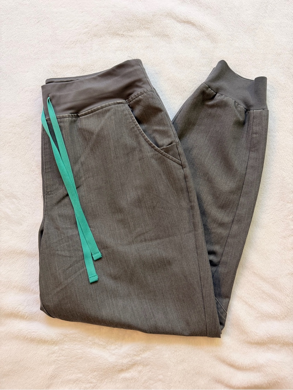 Figs Women's Zamora High-Rise Casual Scrub Trouser